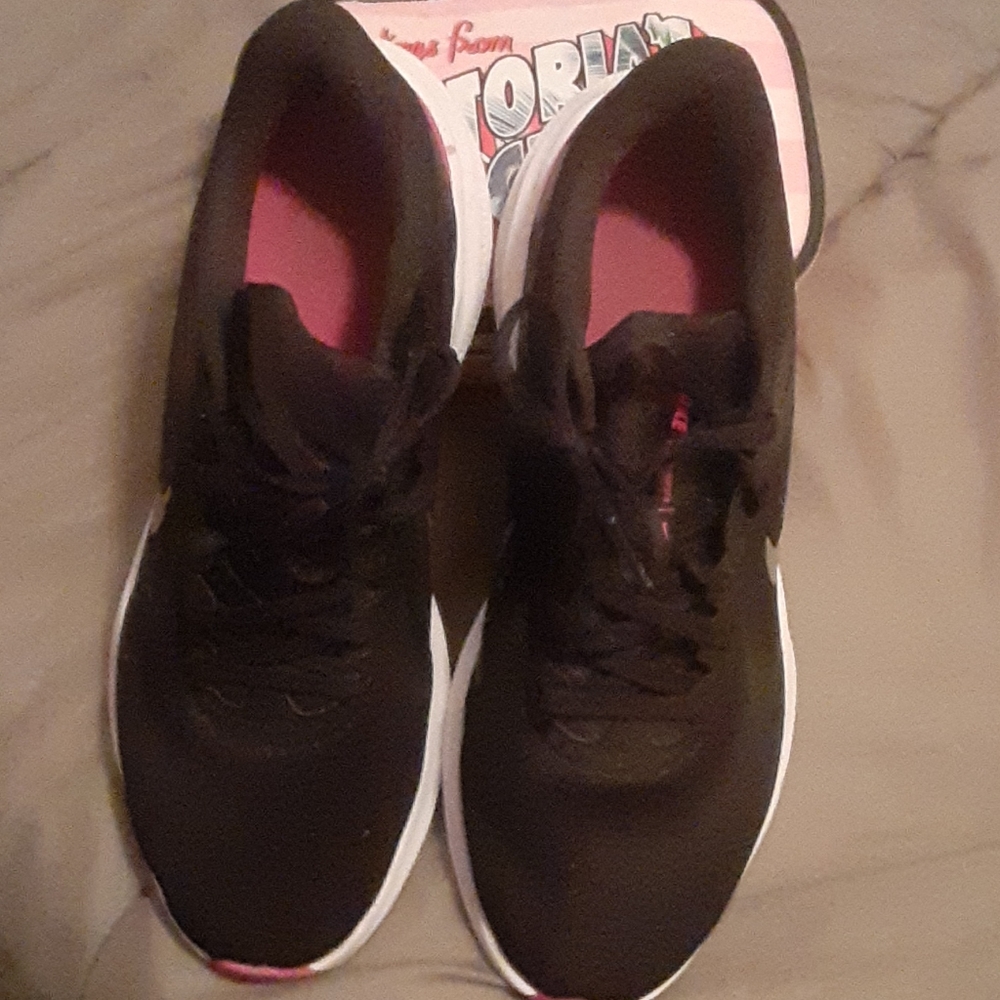 Size 10 womens nike running shoes